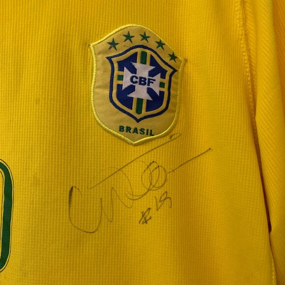 Brazil soccer jersey signed by Willian - Picture 3 of 7